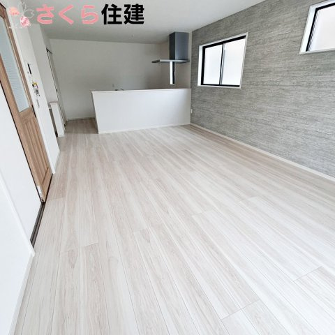 宇都宮市西原町2期　4号棟の居間・リビング|20畳のLDKは南に面しているので採光も良好