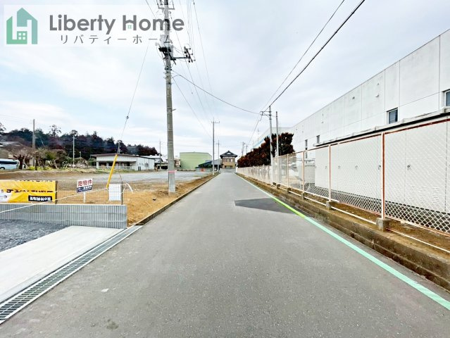 小美玉市上玉里第2　新築戸建　1号棟の前面道路含む現地写真