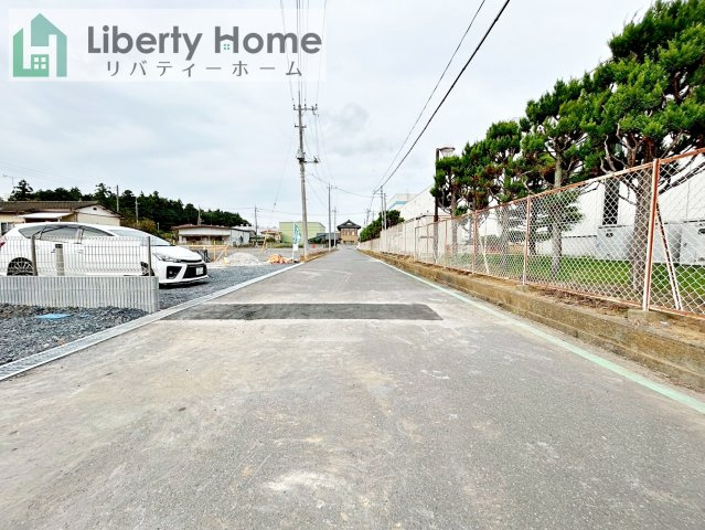 小美玉市上玉里第2　新築戸建　1号棟の前面道路含む現地写真
