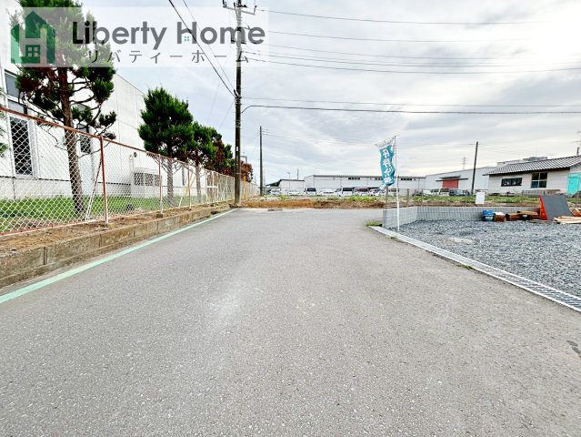 小美玉市上玉里第2　新築戸建　1号棟の前面道路含む現地写真