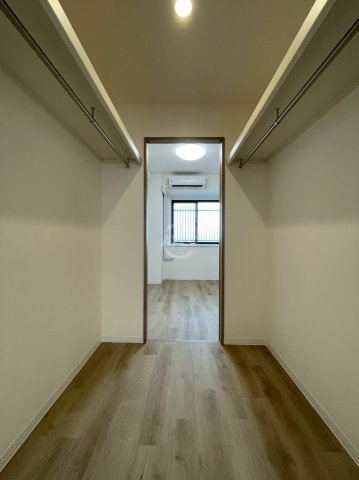 フロンティアタワー難波EASTの居間・リビング|グランソレイユ日本橋　ウォークインクローゼット