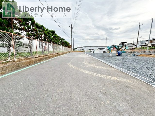 小美玉市上玉里第2　新築戸建　2号棟の前面道路含む現地写真