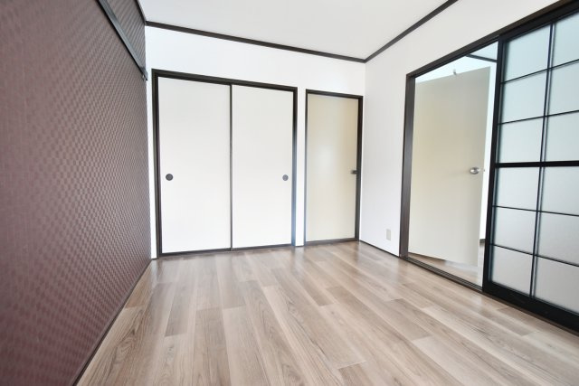 ホワイトハイツの洋室