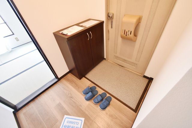 ホワイトハイツの玄関