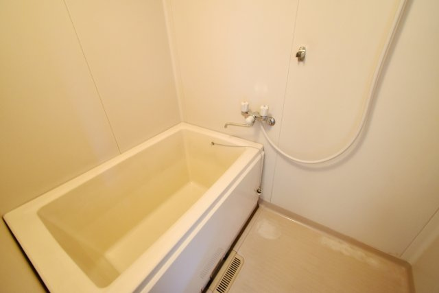 ホワイトハイツの浴室