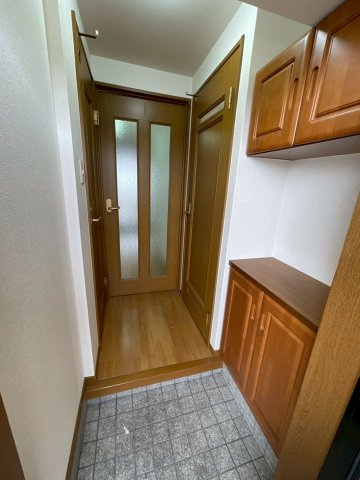 ユウメイトビルの玄関|シューズボックス付きの玄関です☆