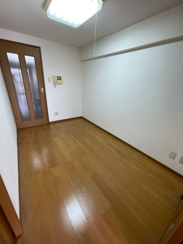 ユウメイトビルの居間・リビング