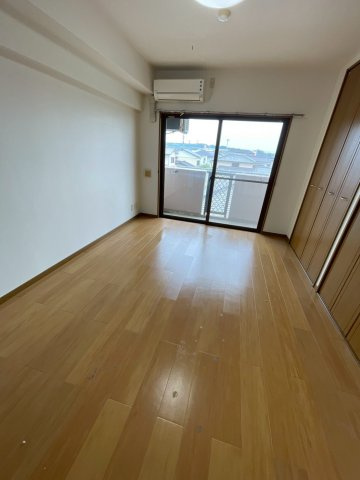 ユウメイトビルの寝室|クローゼット付の寝室です☆