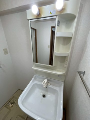 ユウメイトビルの洗面所|明るい洗面所です★