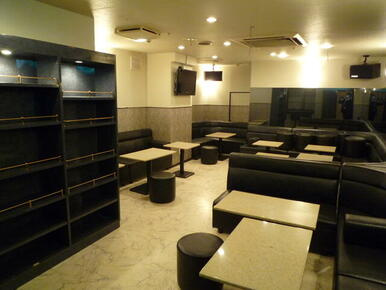 栄デザインビルのロビー