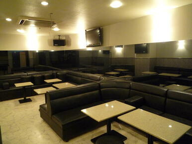 栄デザインビルのロビー