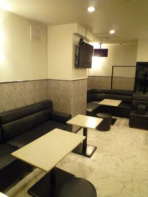 栄デザインビルのロビー