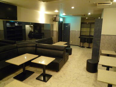 栄デザインビルのロビー