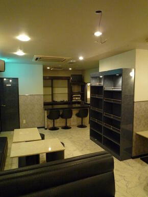 栄デザインビルのロビー