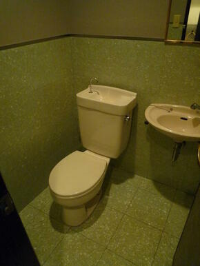 栄デザインビルのトイレ