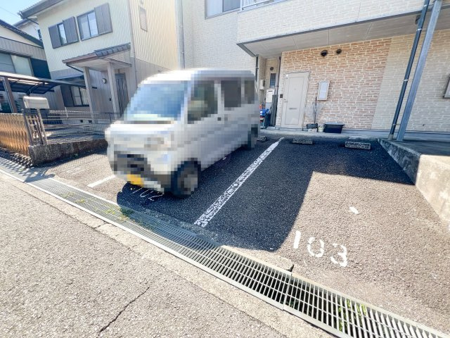 コーポ中ノ丸Ⅰの駐車場