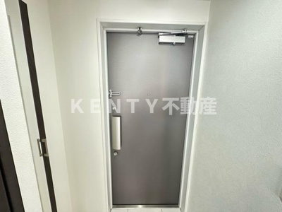 【玄関】 | プラティーク下丸子 | 収納もある玄関です