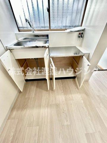 小若江1丁目テラスハウスのキッチン|キッチン下収納