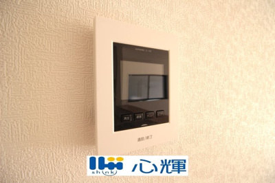 【セキュリティ】 | クレイドルガーデン山陽小野田市赤崎第２（２号棟） | 玄関にはＴＶモニター付きインターホン（カメラ）が標準設置。セキュリティも安心です。
