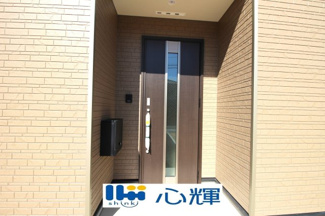 【玄関】 | クレイドルガーデン山陽小野田市赤崎第２（２号棟） | 家の顔となる玄関。 ゲストを迎え入れても安心の空間です。
