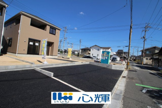 【前面道路含む現地写真】 | クレイドルガーデン山陽小野田市赤崎第２（２号棟） | コミュニティー以外の方々の出入りも少なく、お車の出し入れも楽々です。
