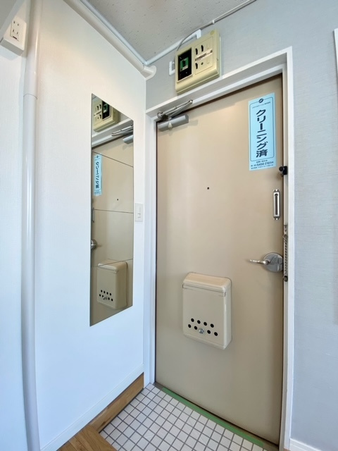 石村ビルの玄関