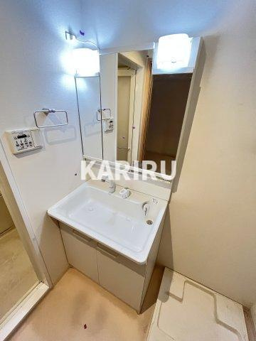 ボンジューネの洗面所|ゆったりとスペースのある洗面所