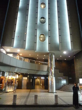 栄メッツビルのエントランス