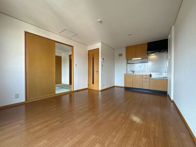 サニーハイツ学園中の居間・リビング