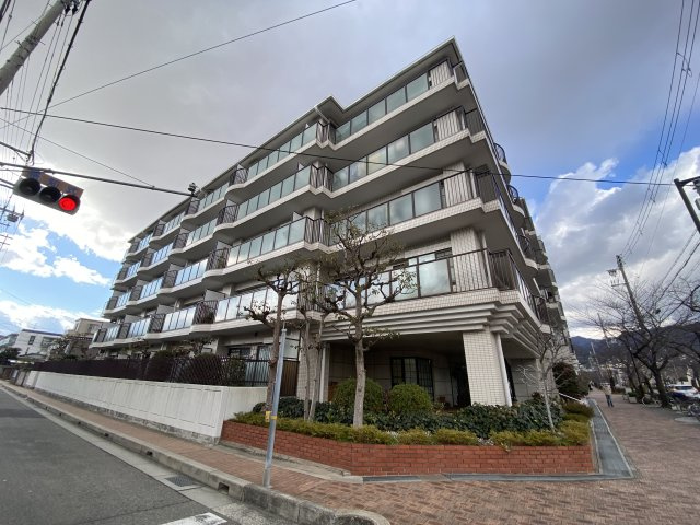 芦屋川ビューハイツの外観