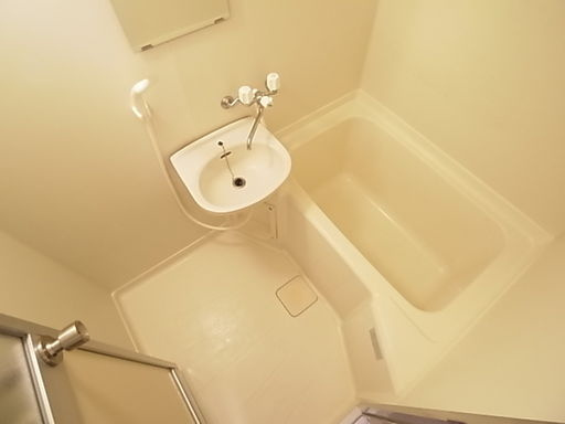 ロージェ西灘の浴室