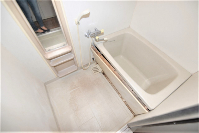 メゾンフローラの浴室