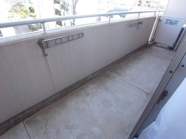 宮塚ハイツのバルコニー