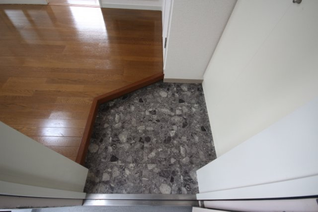 長谷川ビルの玄関