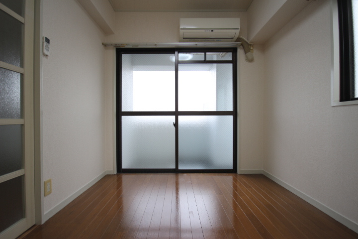 長谷川ビルの洋室
