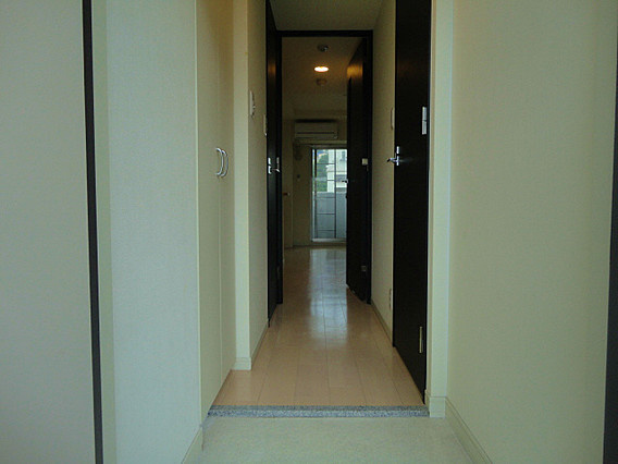 スワンズ新神戸ウィータの玄関