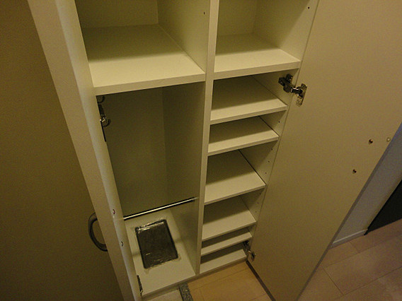 スワンズ新神戸ウィータの玄関