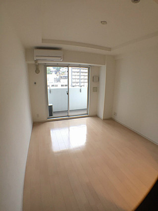 スワンズ新神戸ウィータの居間・リビング