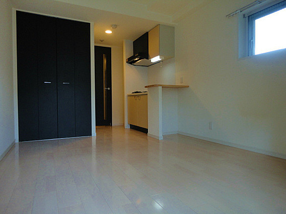 スワンズ新神戸ウィータの居間・リビング