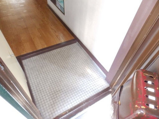 中島本庄ビルの玄関