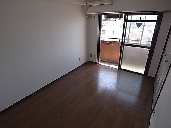 ロマネスク六甲の洋室