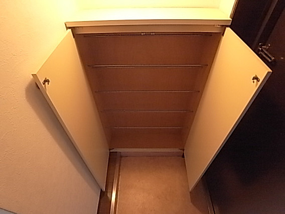 ロマネスク六甲の玄関