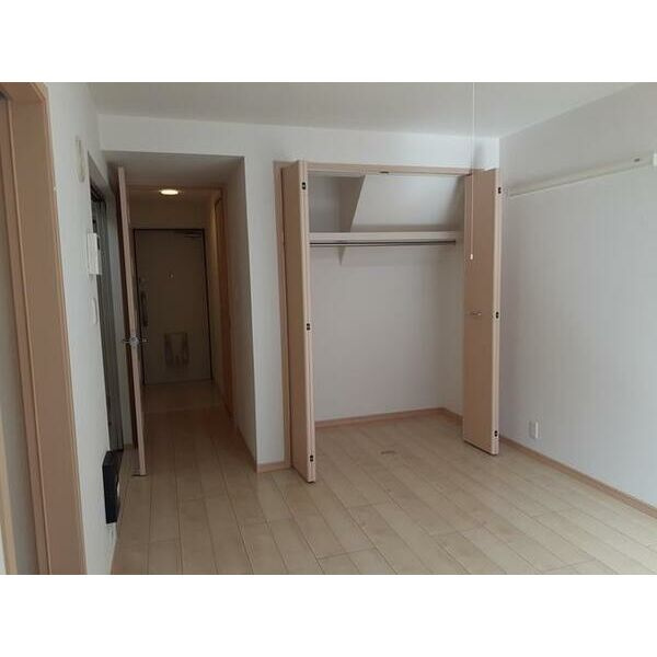 イサ・セレッソの居間・リビング