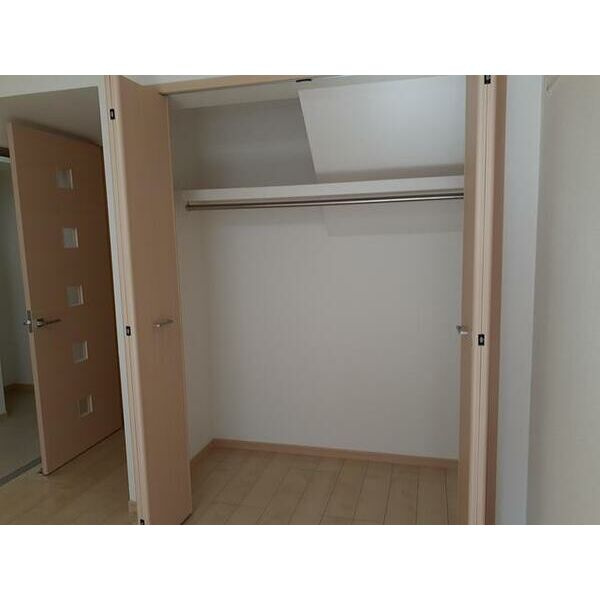 イサ・セレッソの居間・リビング