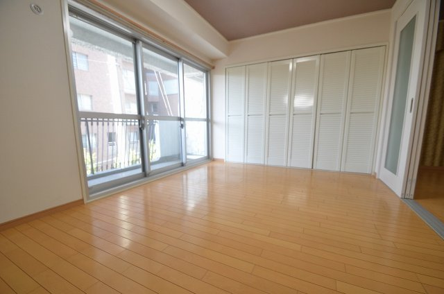 シャトー野崎の居間・リビング