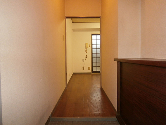 サンハイツ元町の玄関