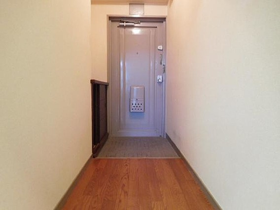 サンハイツ元町の玄関