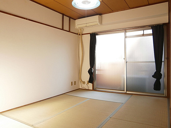 サンハイツ元町の居間・リビング