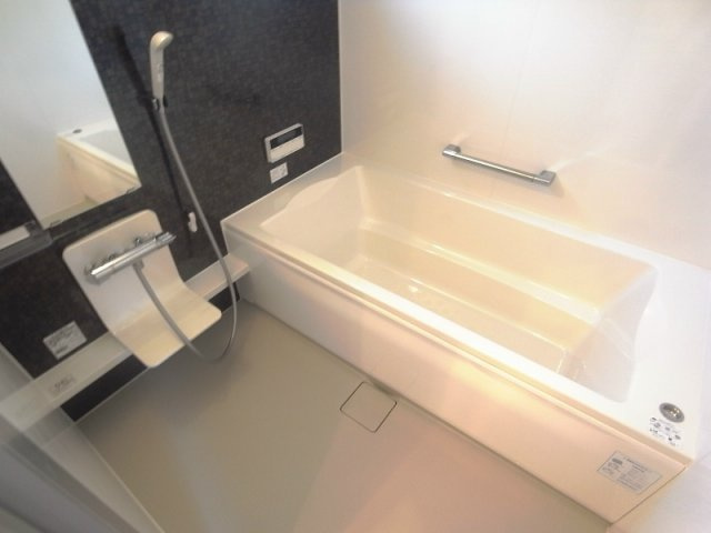 Ｄ－ｒｏｏｍ高羽の浴室