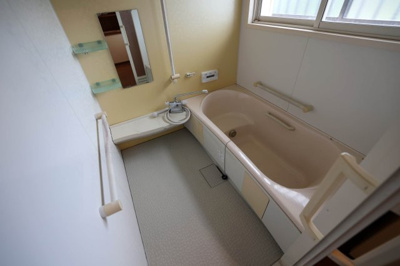 【浴室】 | 毛呂山町西戸　中古住宅 | 1階ユニットバス